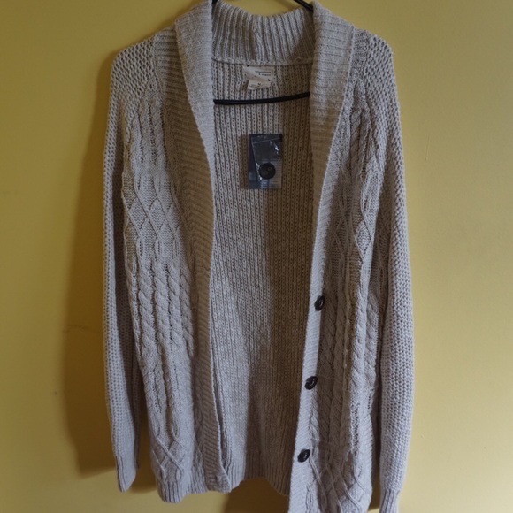Heavy cream cardigan 💛