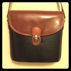 Medium sized vintage leather shoulder bag