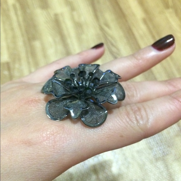 Flower ring - Picture 2 of 4