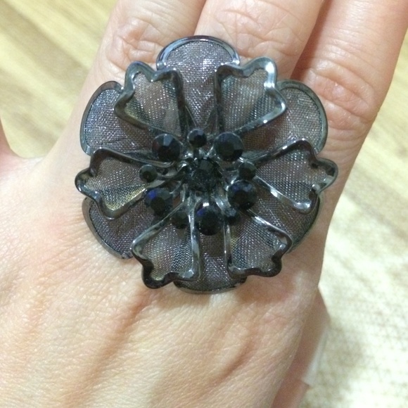 Flower ring - Picture 3 of 4