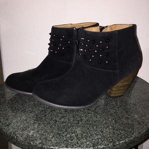 Spiked black booties with heel!