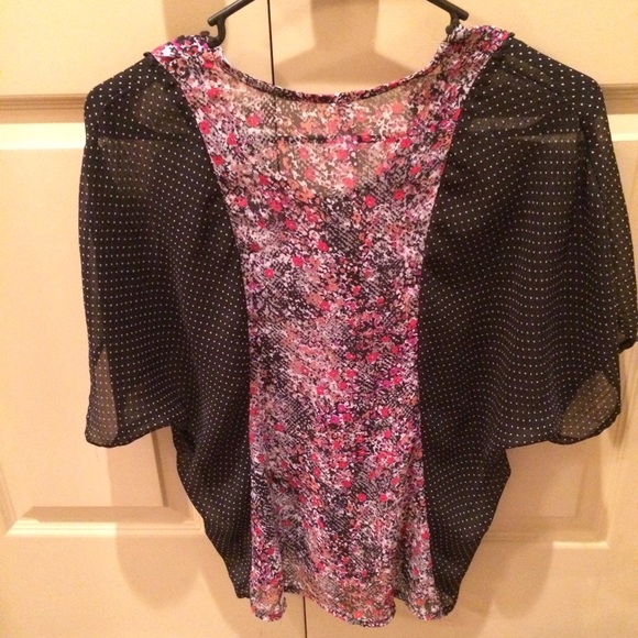 Cute short sleeved floral blouse - Picture 2 of 2