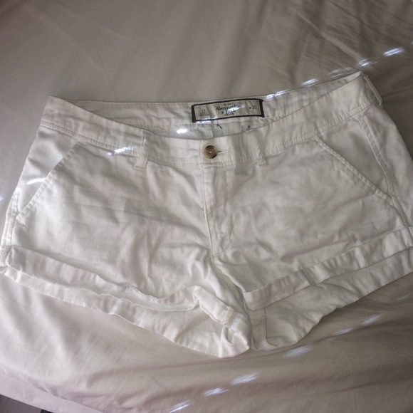 A&F Low rise shorts