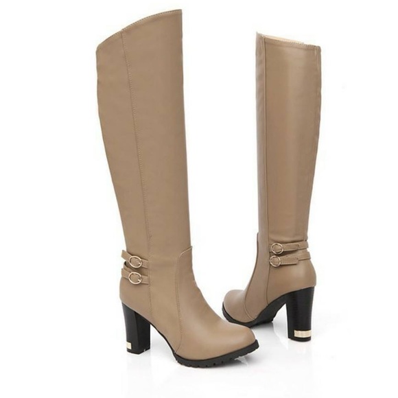 Brand new boots with fur inside - Picture 1 of 4