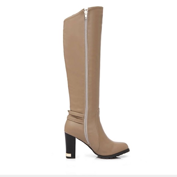 Brand new boots with fur inside - Picture 2 of 4