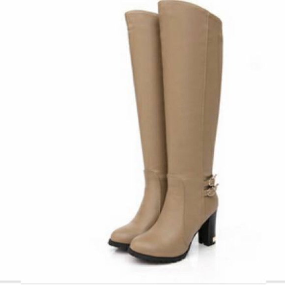 Brand new boots with fur inside - Picture 3 of 4