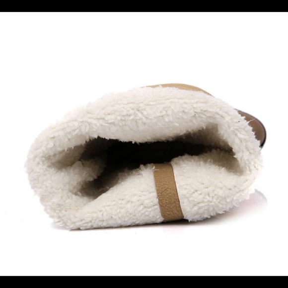 Brand new boots with fur inside - Picture 4 of 4