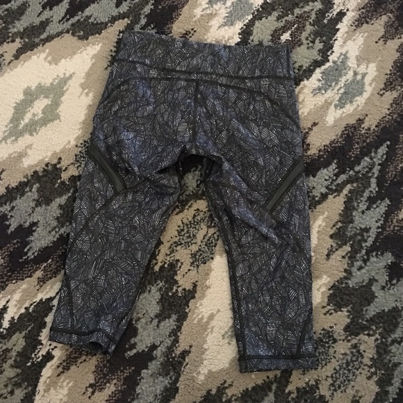 Lululemon running crops size 6