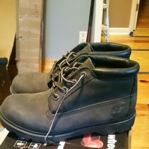 Barely Worn Ladies Mid Timberlands
