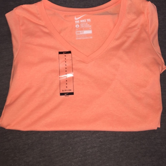 Nike Tops - NEW The Nike tee