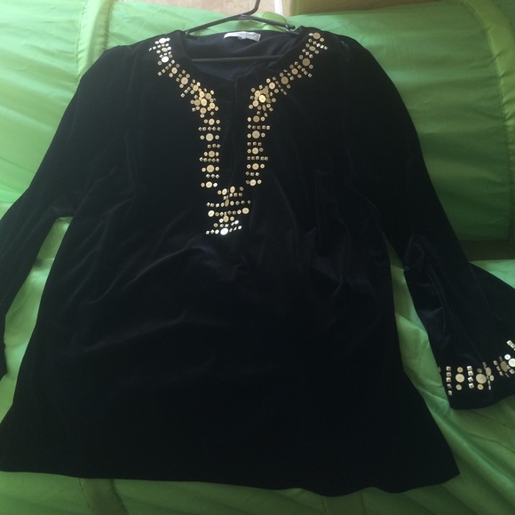 Black velvet tunic perfect for the Holidays