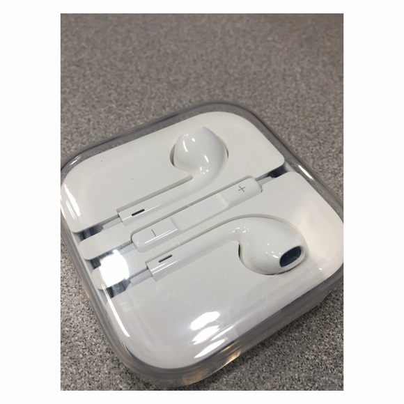 lululemon athletica Other - 🎁 iPhone 6 Headphones