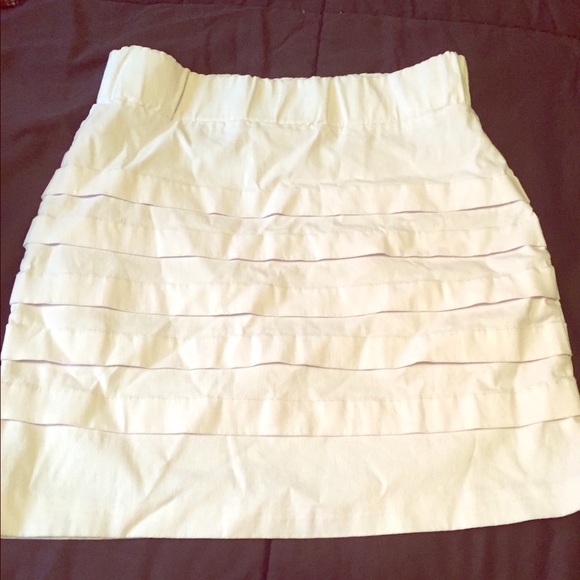 🎉SOLD🎉 Stretchy White Mini Skirt (Size M)