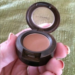 MAC "Saddle" matte eyeshadow