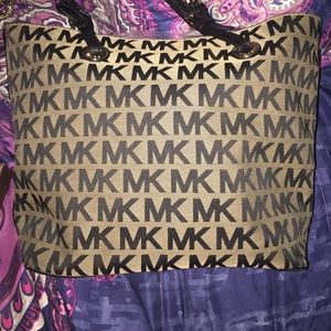 Michael kors Bag!!