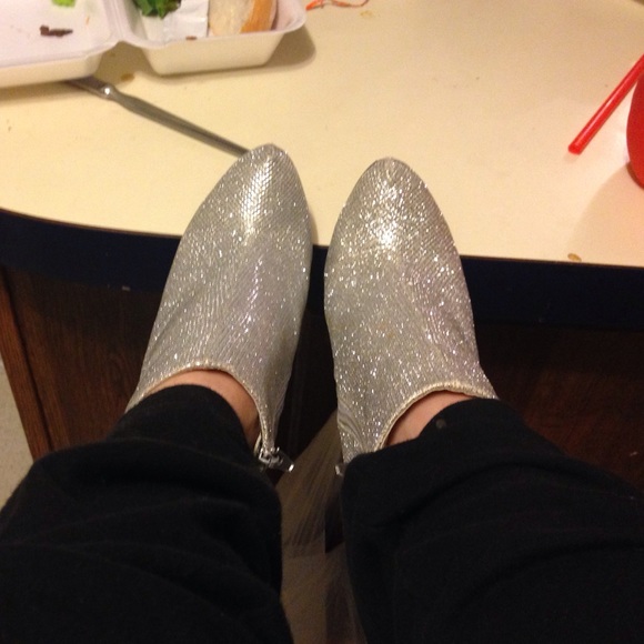 Shoes - Picture 3 of 4