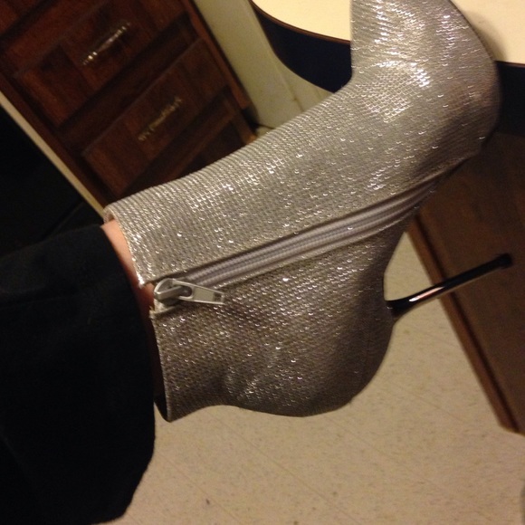 Shoes - Picture 4 of 4