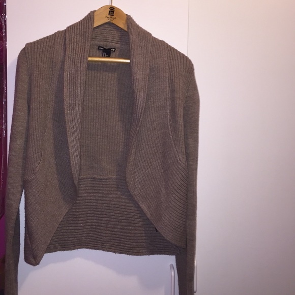 H&M Sweaters - H&M CARDIGAN 🍁