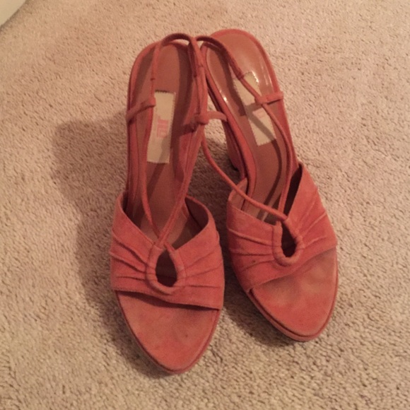 Jennifer Lopez shoes in good shape