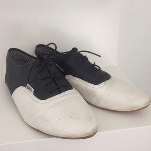 Vans saddle back tennies