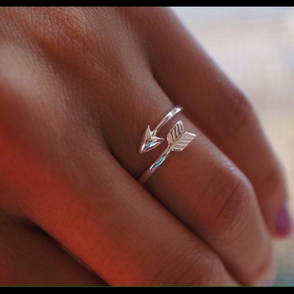 Jewelry - Silver Plated Sideways Arrow  Resizable Ring