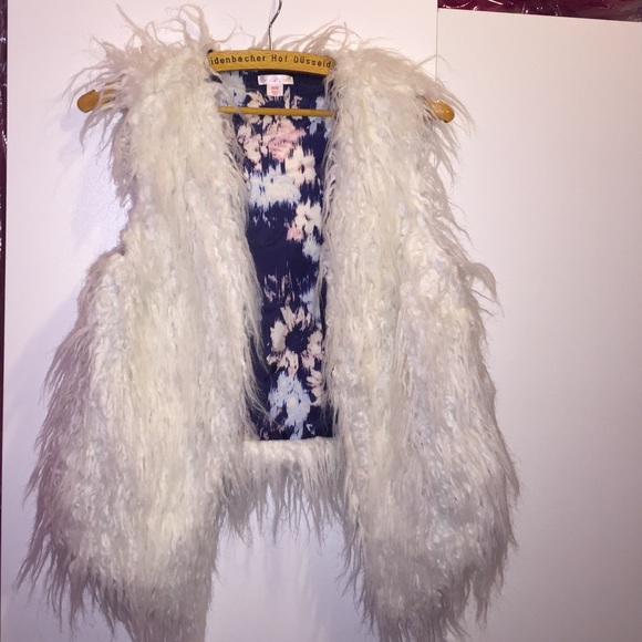 🍂WHITE FUR VEST 🍂