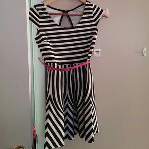 💕NWT Black/White Skater Dress w/ Pink Belt