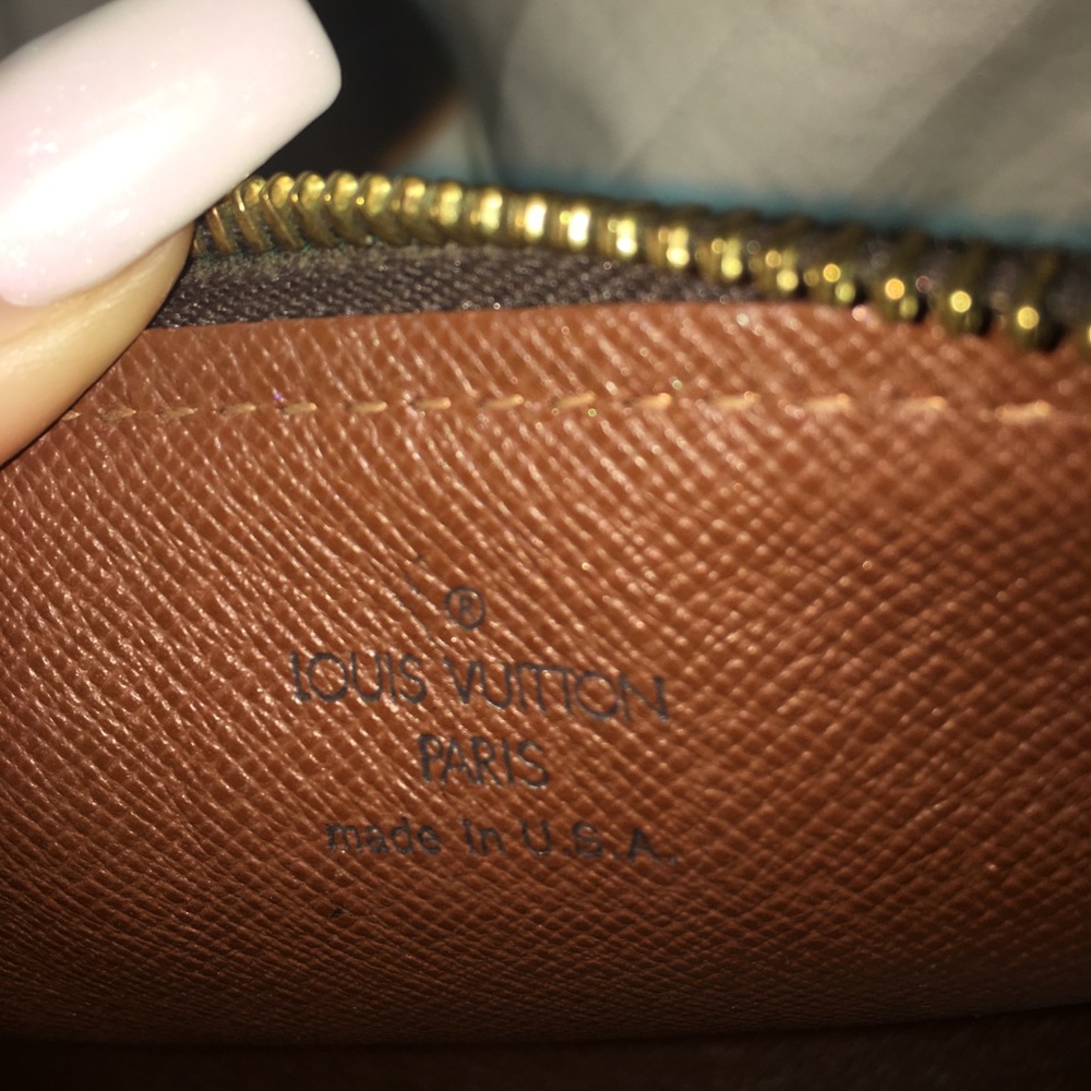 Authentic Louis Vuitton Monogram Papillon 30 Bag - Picture 6 of 7