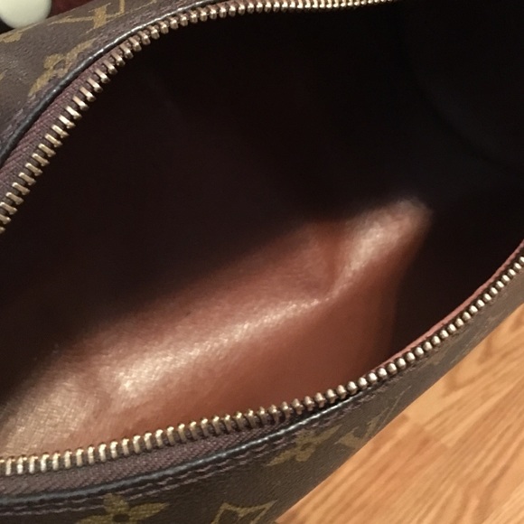 Authentic Louis Vuitton Monogram Papillon 30 Bag - Picture 2 of 7