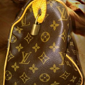 Additional pics of lv bag