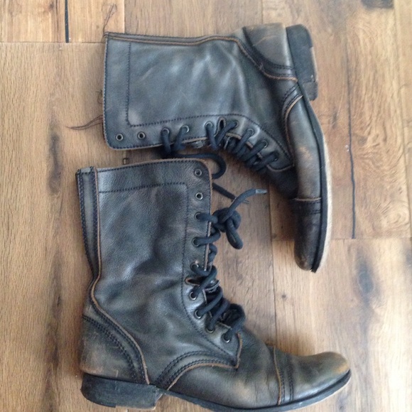 Steve Madden combat boots distressed size 8.5