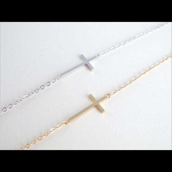 Silver Celebrity Style Sideways Cross Anklet. - Picture 3 of 4