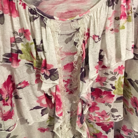 Flirty Floral Ruffled Tank - Picture 2 of 2