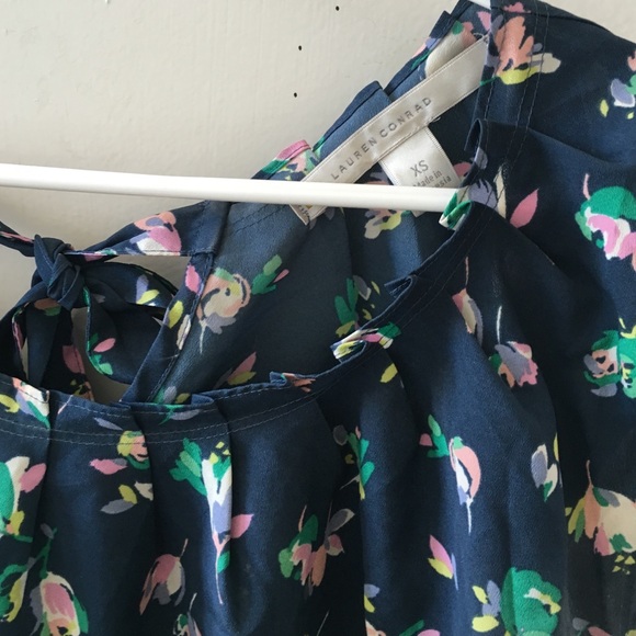 Blue Floral Tie Back Blouse - Picture 4 of 4