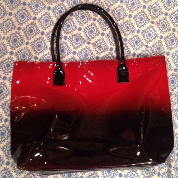 Elizabeth Arden Handbags - TOTE ME IN STYLE