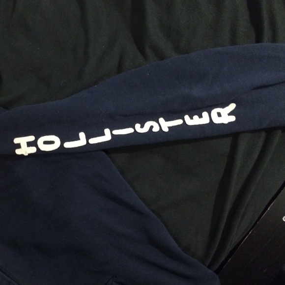 Hollister sweatshirt - Picture 2 of 2