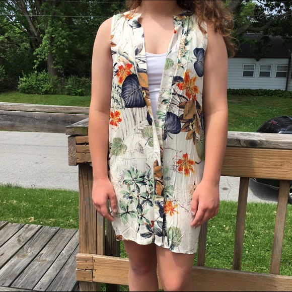 SZ M/L ONLY! Floral Shirt Dress! NEW! - Picture 2 of 6