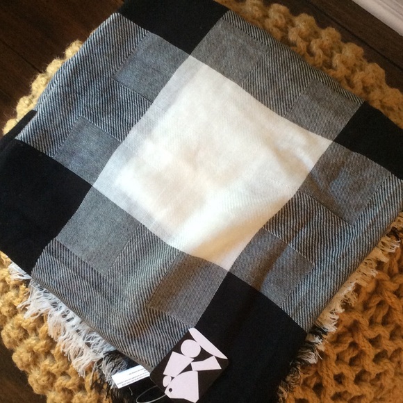 Urban Outfitters Large Plaid Black & White Scarf - Picture 2 of 3