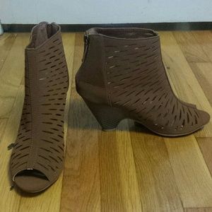Heel ankle booties
