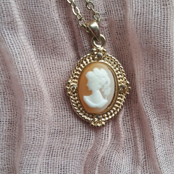 Small cameo neclace - Picture 1 of 2