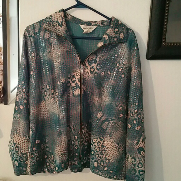 Gorgeous worn once, zip up
