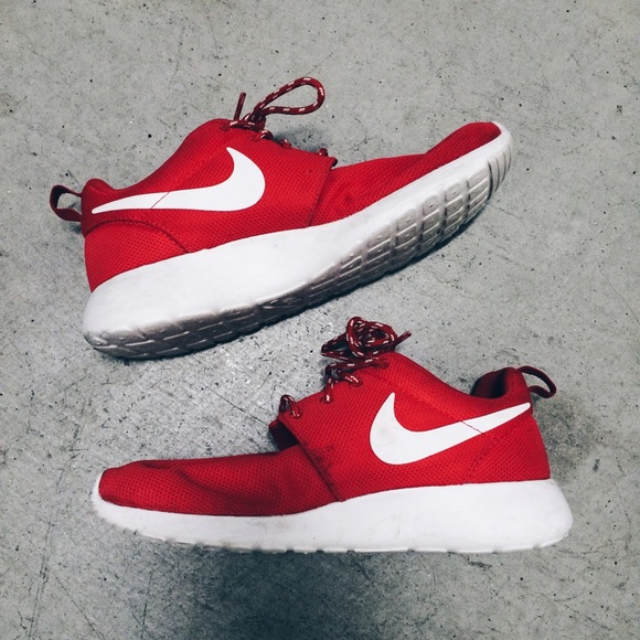 Nike challenge red roshe runs