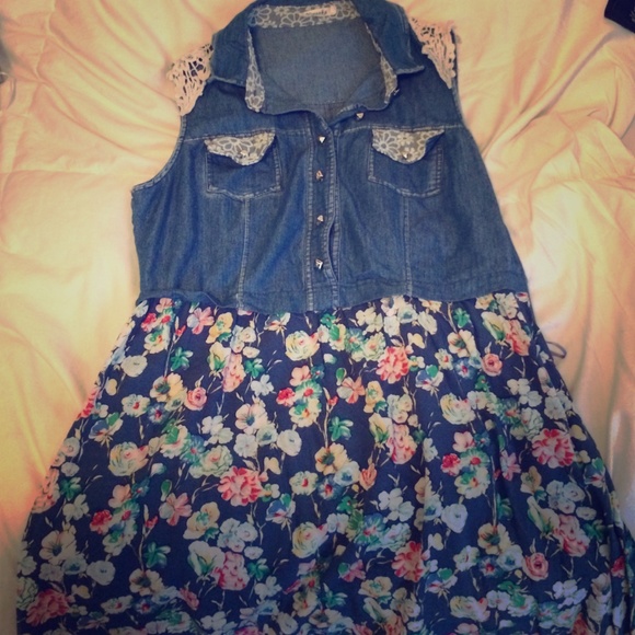 Sleeveless denim floral dress