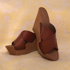 **SOLD** Wedge w/ Faux Wood & Faux Leather Straps