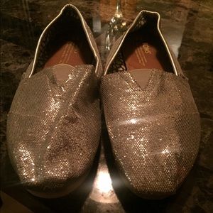 Ladies Toms Flats Size 9