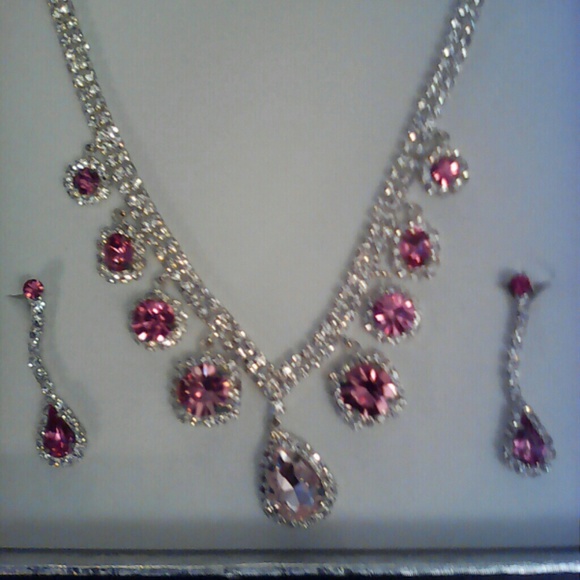 Jewelry - Gift Boxed pink pendants silver necklace & earring