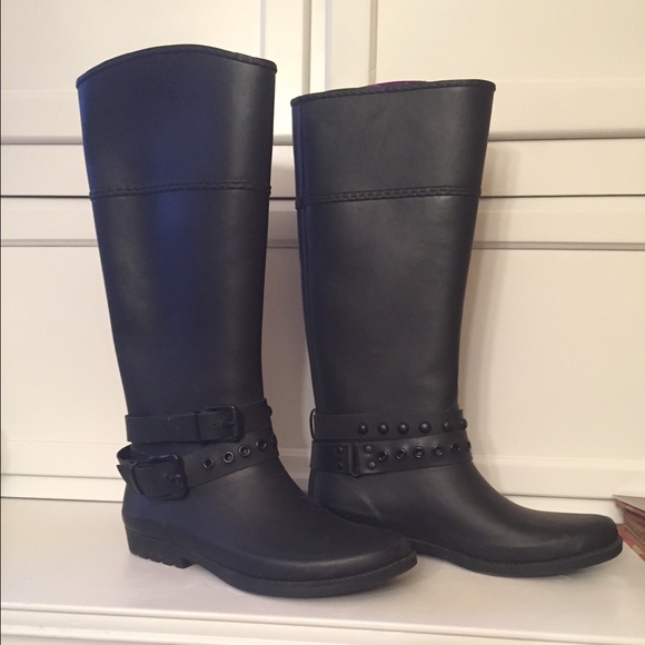 Black Rainboots