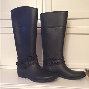 Black Rainboots