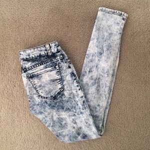 Acid Wash distressed jeans
