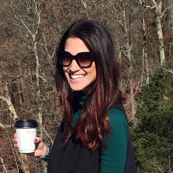 Meet your Posher, Amanda - Picture 2 of 4